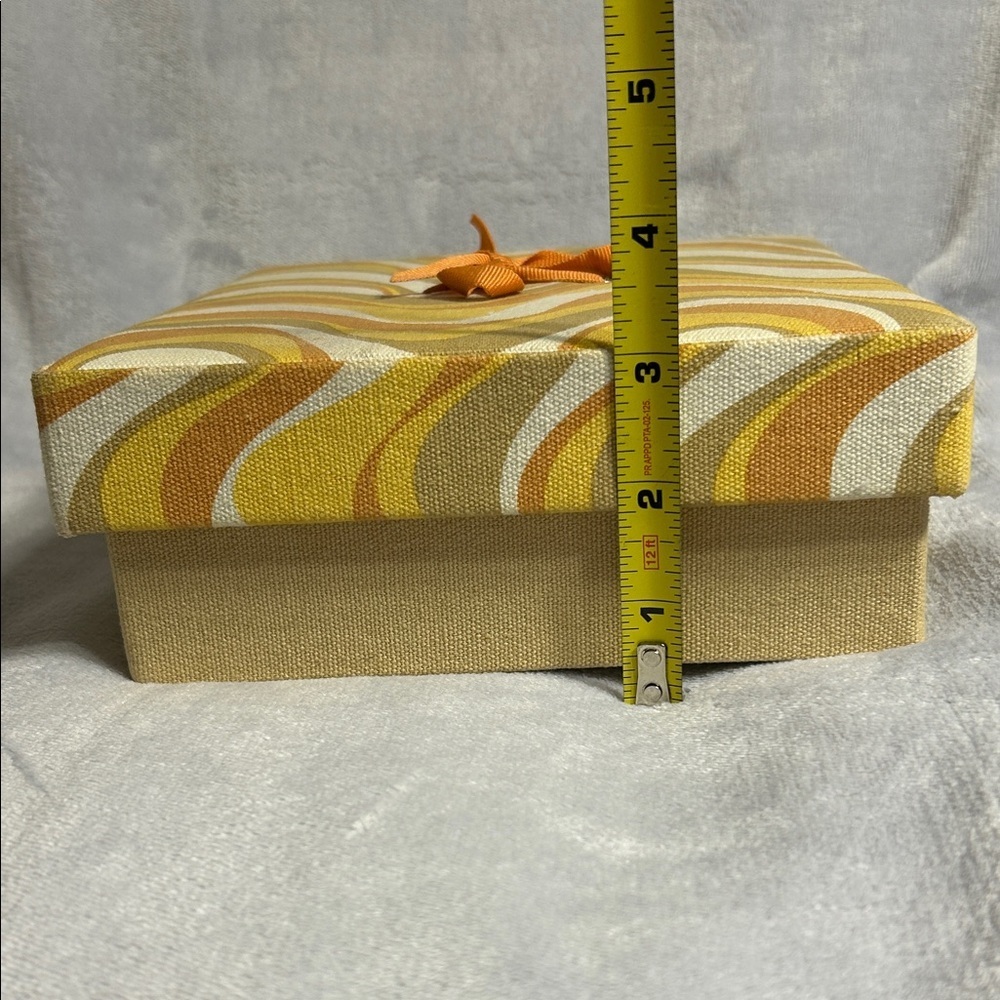 Victoria’s Secret Retro Wave Pattern Box with Ribbon (EMPTY) - Picture 11 of 11